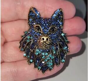 3D Wolf Brooch: Blue Faux Crystals, Gold Tone Metal